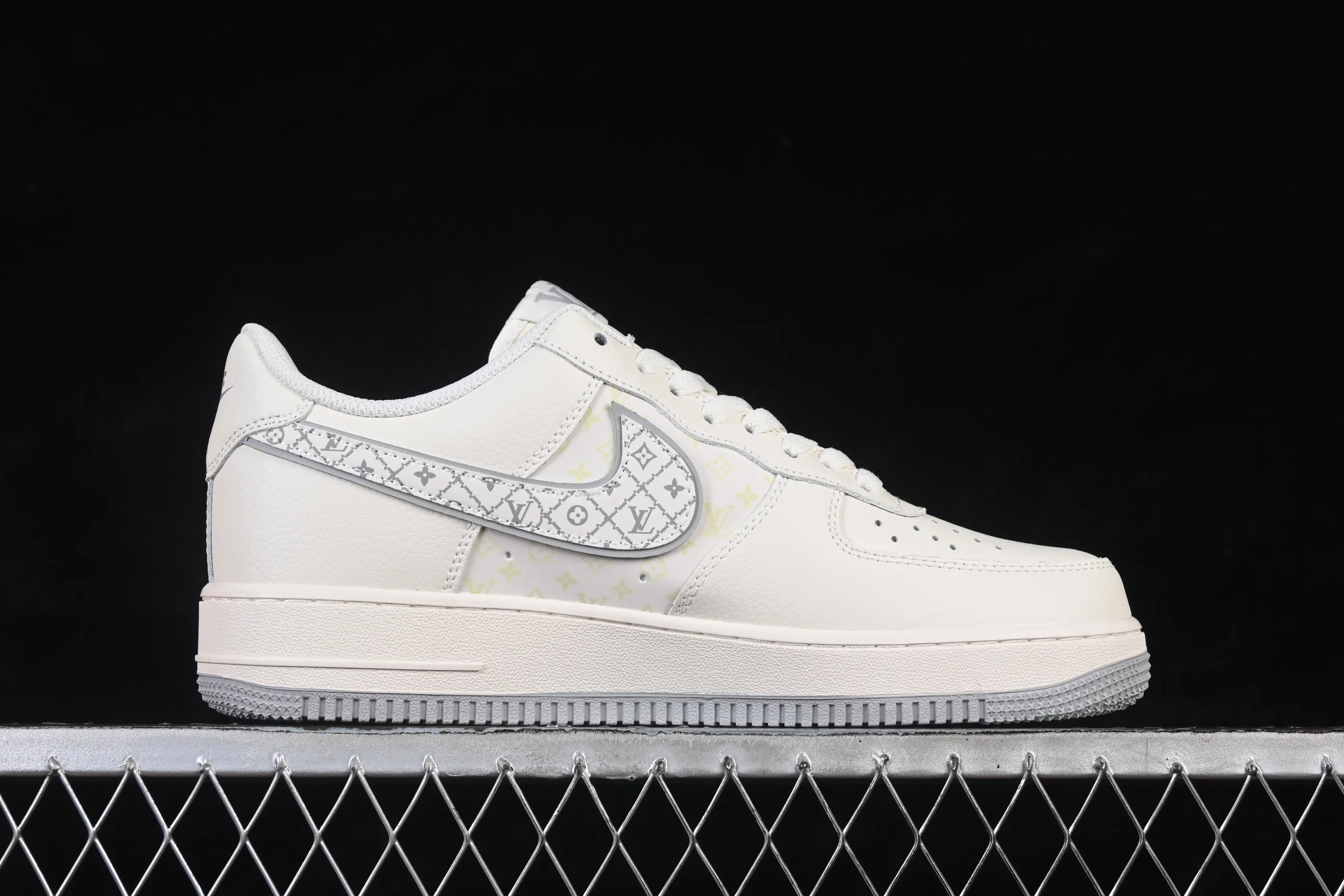 All categories Nk Air Force 1 Air Force series Nk Air Force 1 Low Air Force low-top Nike Air Force 1'07 Low LV co-branded presbyopia Air Force 1 low-top casual sneakers LV2288-001